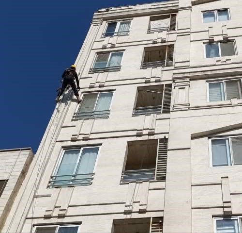 راپل کار تهران ، جلوگیری از سقوط سنگ آپارتمان  بدون نیاز به داربست