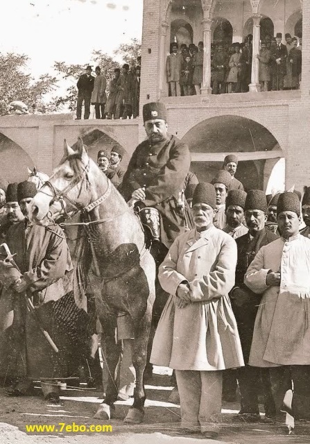 مظفرالدین شاه قاجار در میدان مشق