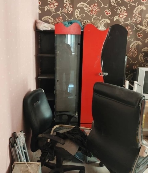 تلفن رومیزی،کامپیوتر،صندلی دست دوم به صورت تکی و یکجا فروخته می شود