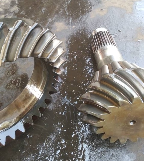تراشکاری گیربکس و دیفرانسیل ماشین الات راهسازی