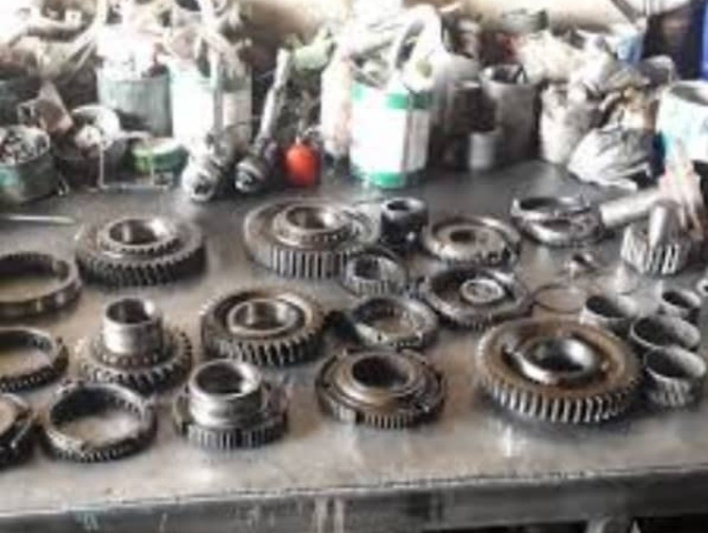 تراشکاری گیربکس و دیفرانسیل ماشین الات راهسازی