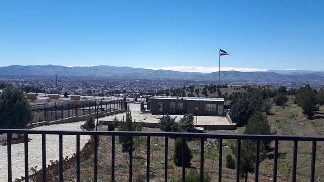 بوم گردی متل ققنوس ملایر در بام ملایر در دامنه کوه گرمه